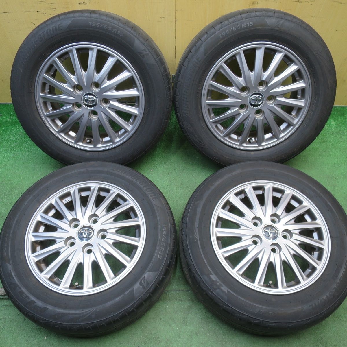 4本価格！24年◎トヨタ 80系 ノア ヴォクシー 純正 195/65R15