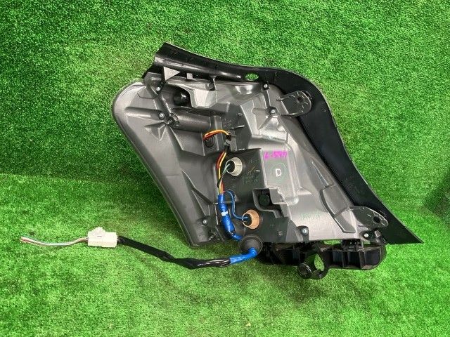 SAI AZK10 右テールランプ・テールライト S コイト 75-13 81550-75020