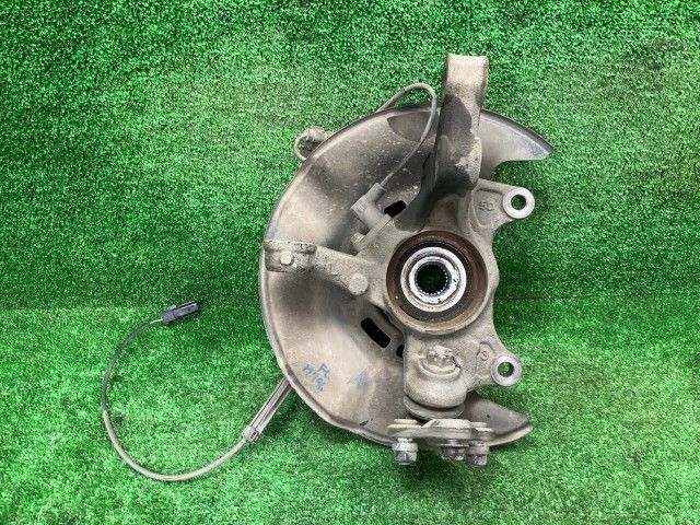 カローラアクシオ NZE144 左フロントナックルハブ X HIDリミテッド 4WD 43212-12420 1F7