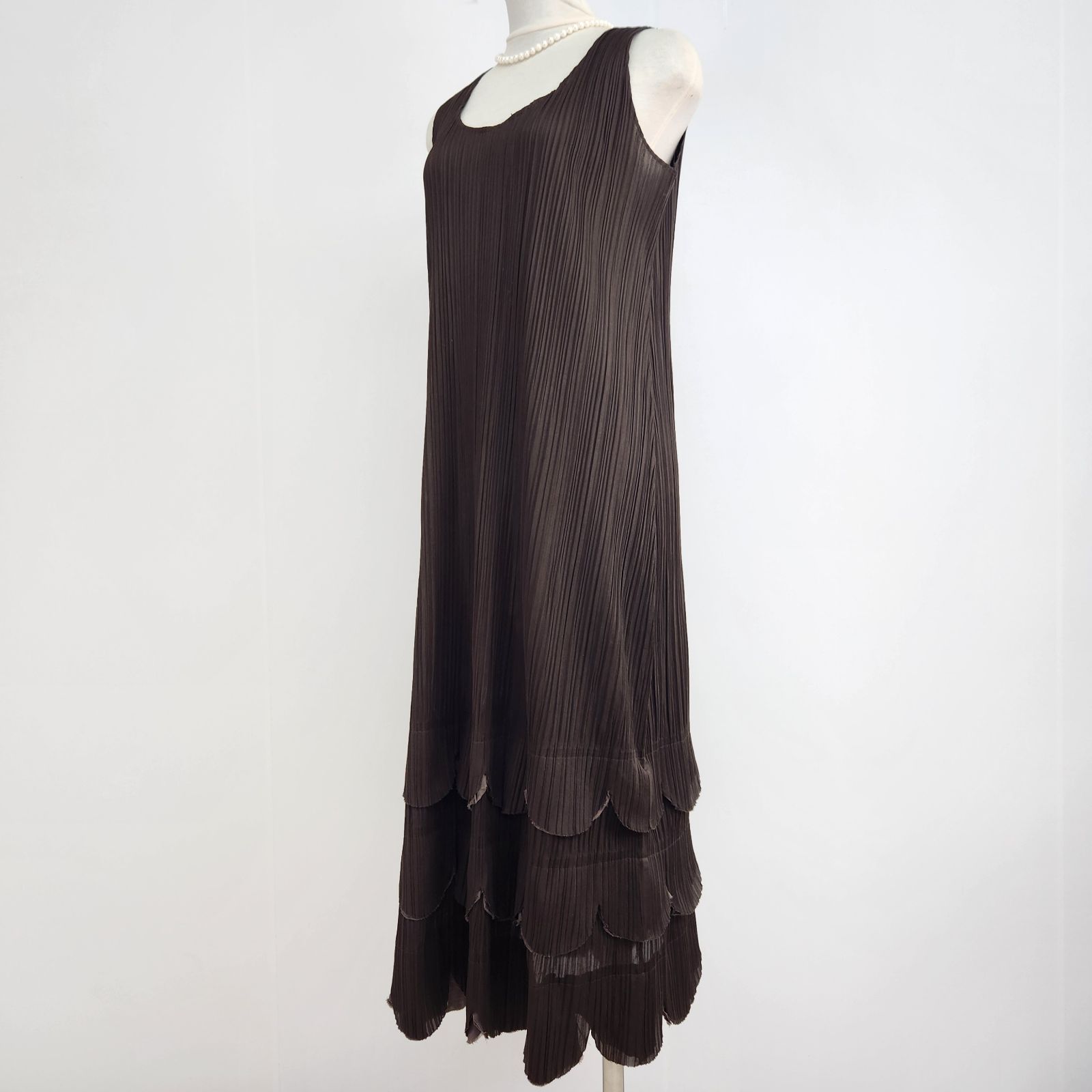 【PLEATS PLEASE】プリーツプリーズ　ノースリーブロングワンピース PLEATS PLEASE ロングワンピース プリーツプリーズ ISSEY MIYAKE