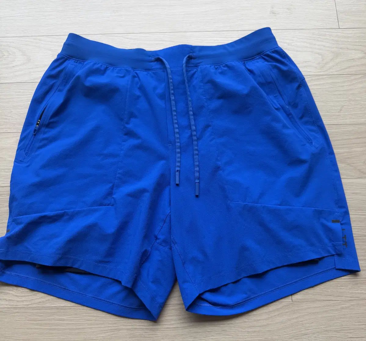ルルレモン ライセンス トゥ トレイン ライン ショーツ ハーフパンツ L サイズ