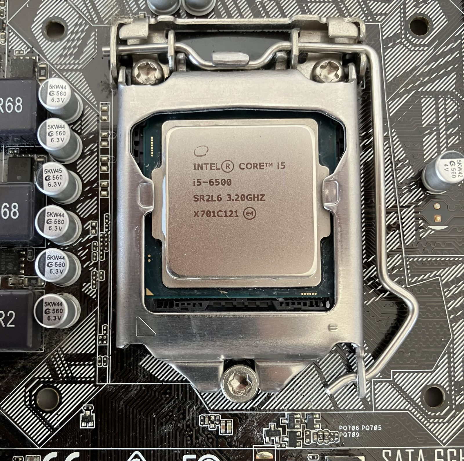 値下げ】Intelのデスクトップ版CPU「Core i5 6500」とマザーボード 
