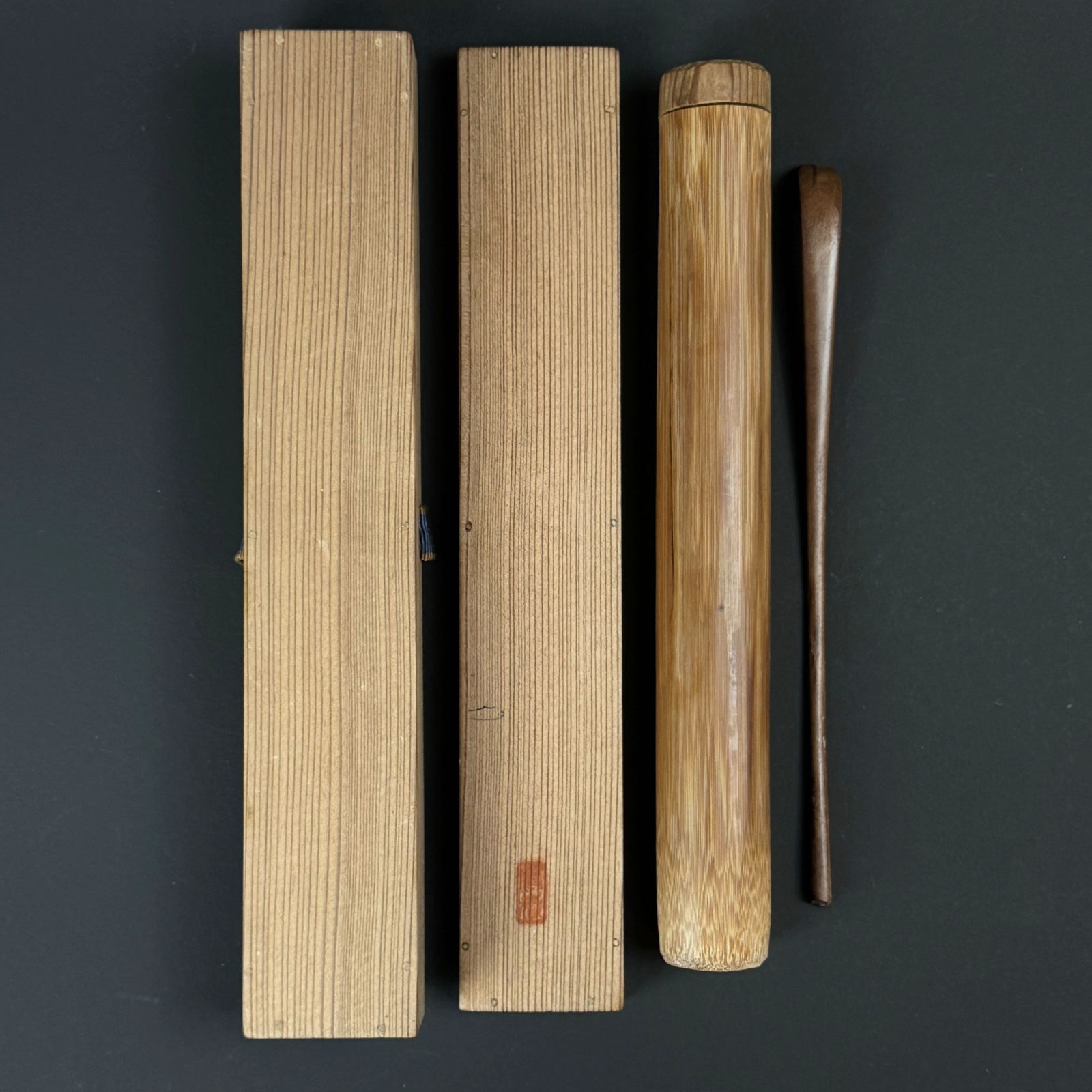 川崎鳳嶽 自作 茶杓 奈良丸窓梅茶杓「銘：大和の花」共箱 共筒 木竹