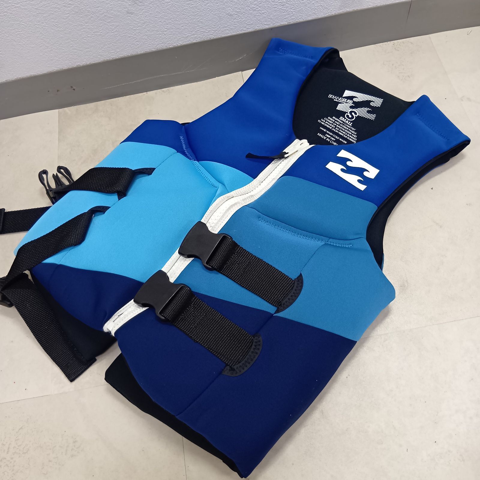 N BILLABONG ビラボン ライフジャケット Sサイズ 大人用 マリン 
