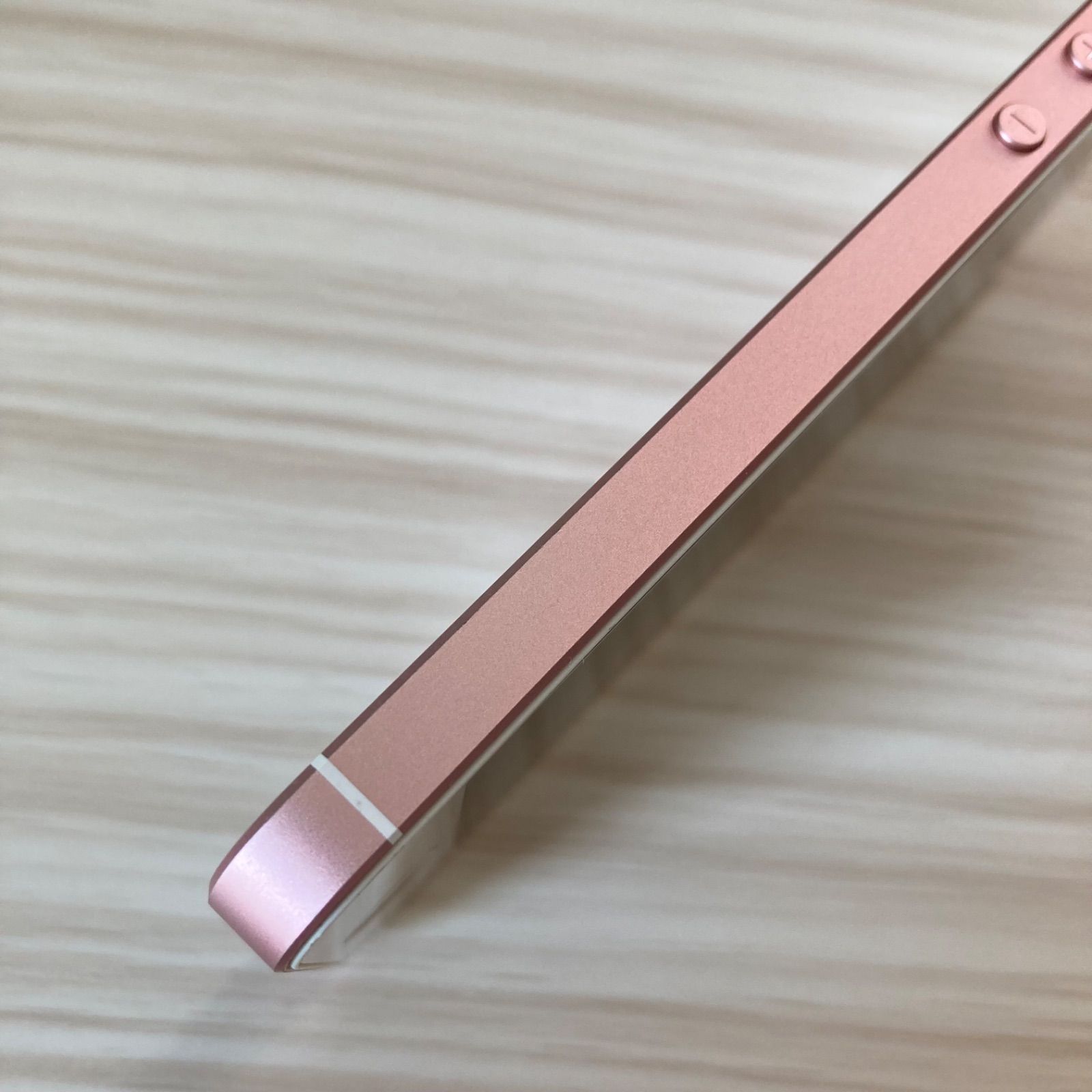iPhone SE 64GB バッテリー85% SIMフリー - メルカリ