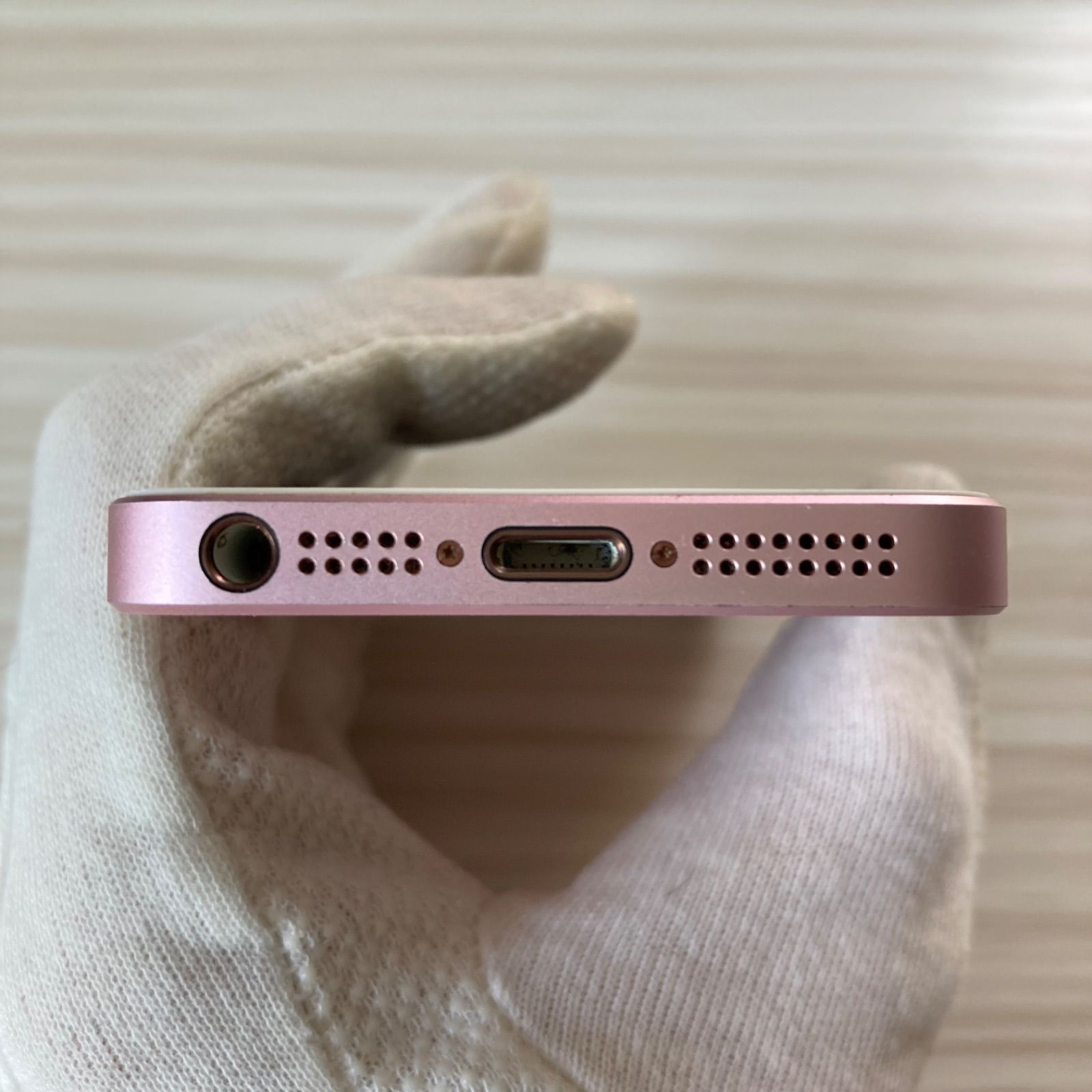 iPhone SE 64GB バッテリー85% SIMフリー - メルカリ
