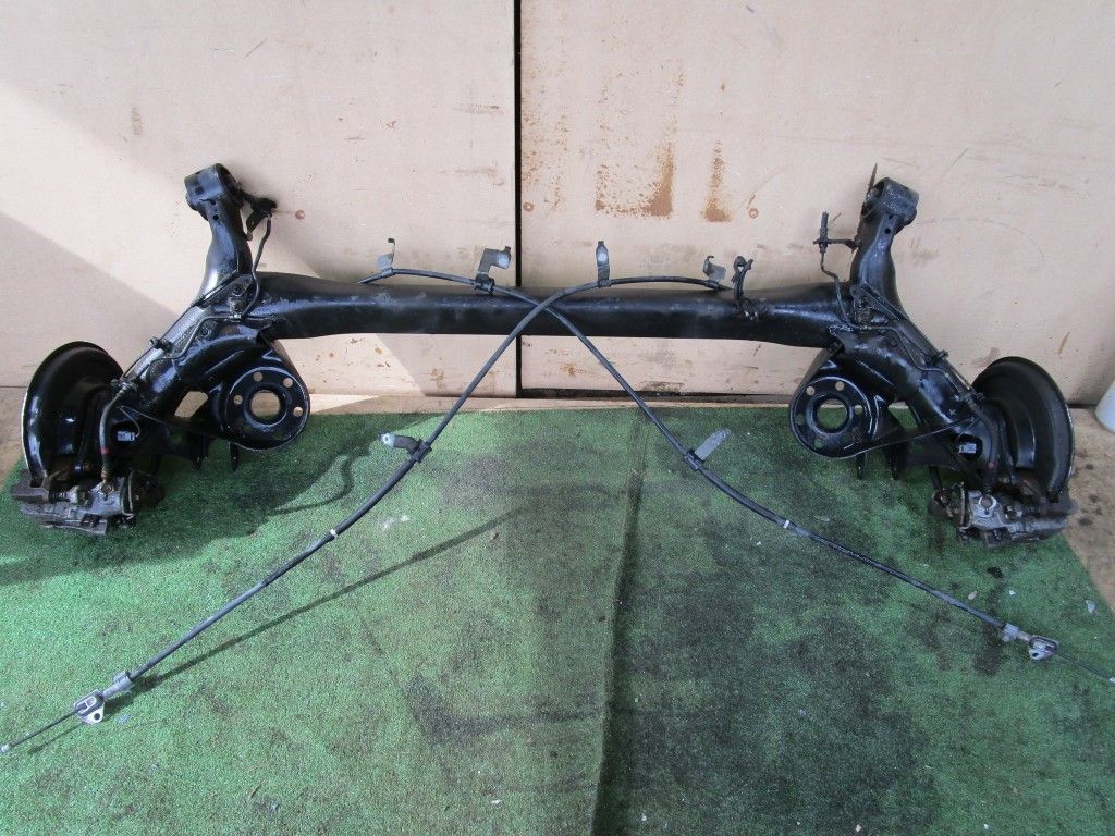 リアアクスルビーム TOYOTA プリウス　DAA-ZVW30 H23年　　5936