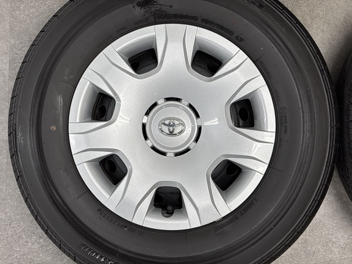 2025年製 バリ溝 美品】トヨタ 200 ハイエース 純正 15in 6J +35