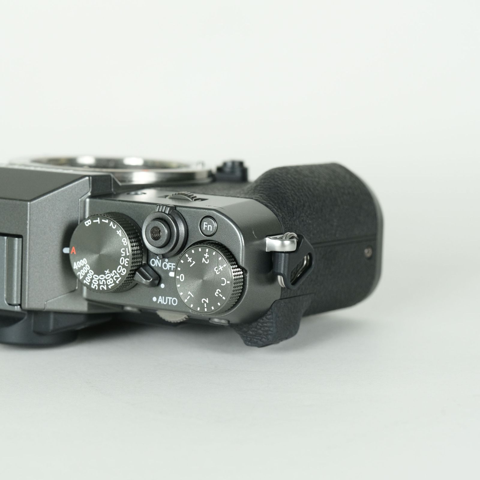 良品 | シャッター数2,230回] FUJIFILM X-T30 III [ボディ チャコール