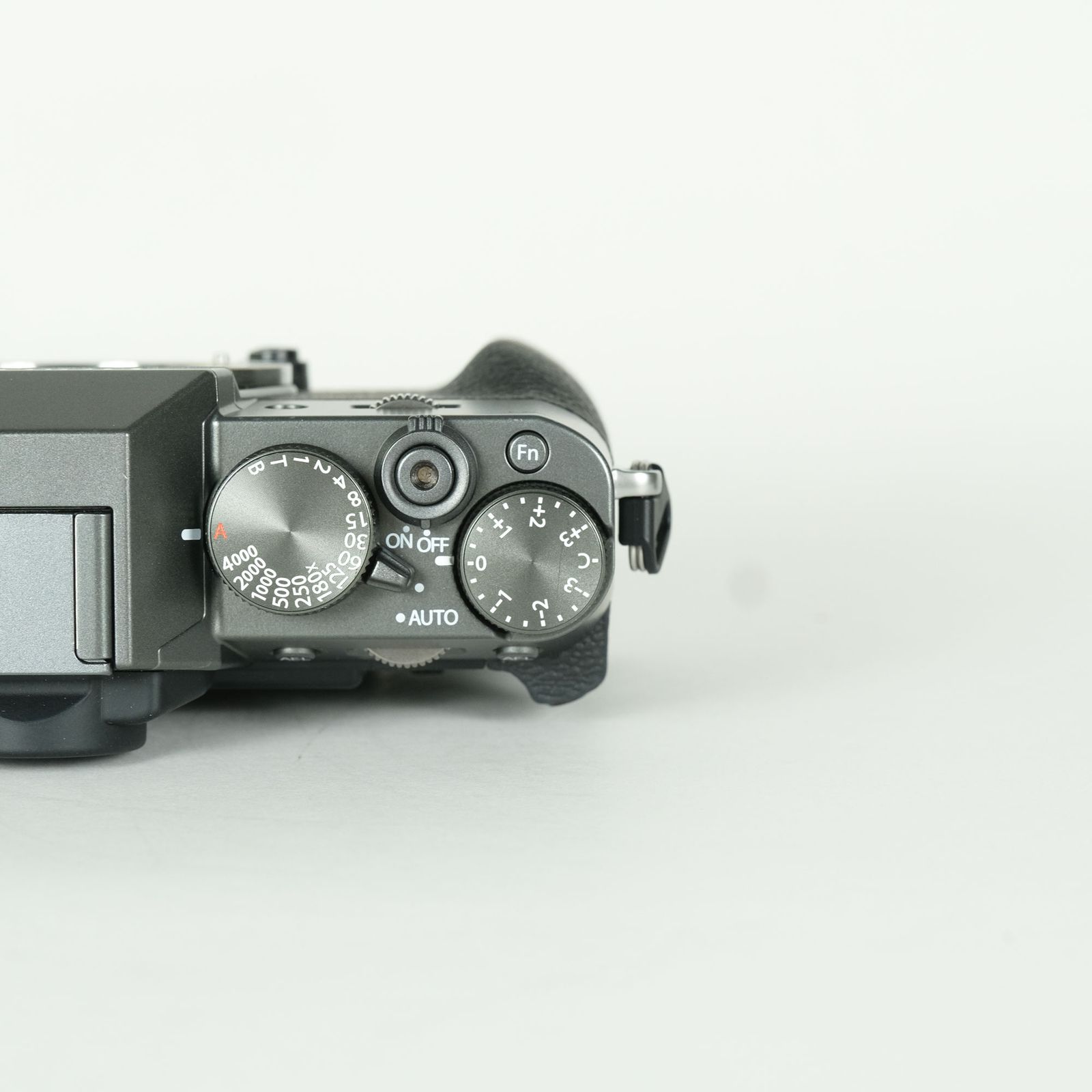 良品 | シャッター数2,230回] FUJIFILM X-T30 III [ボディ チャコール