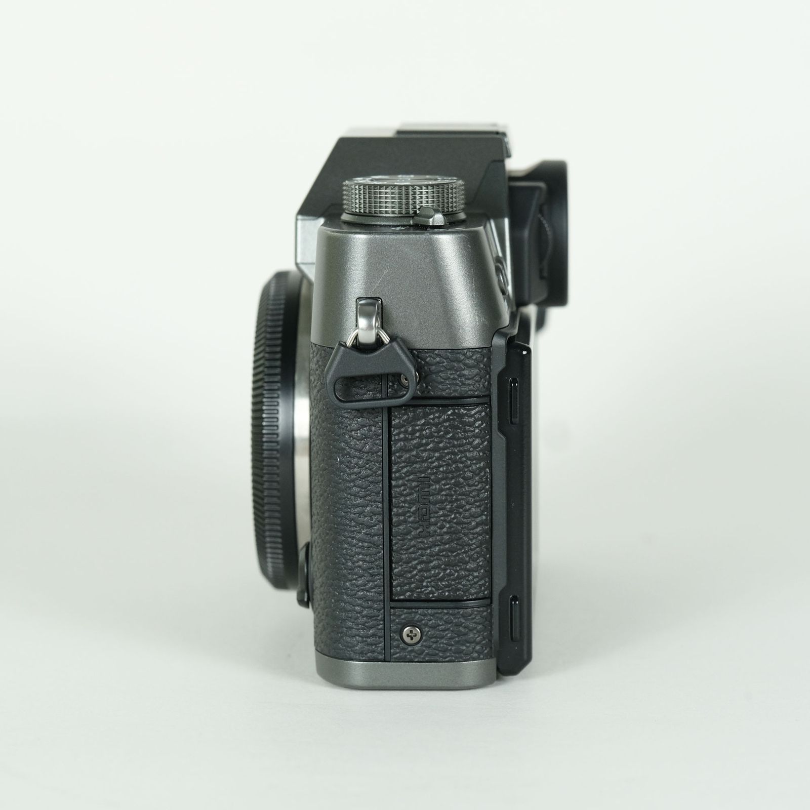 良品 | シャッター数2,230回] FUJIFILM X-T30 III [ボディ チャコール