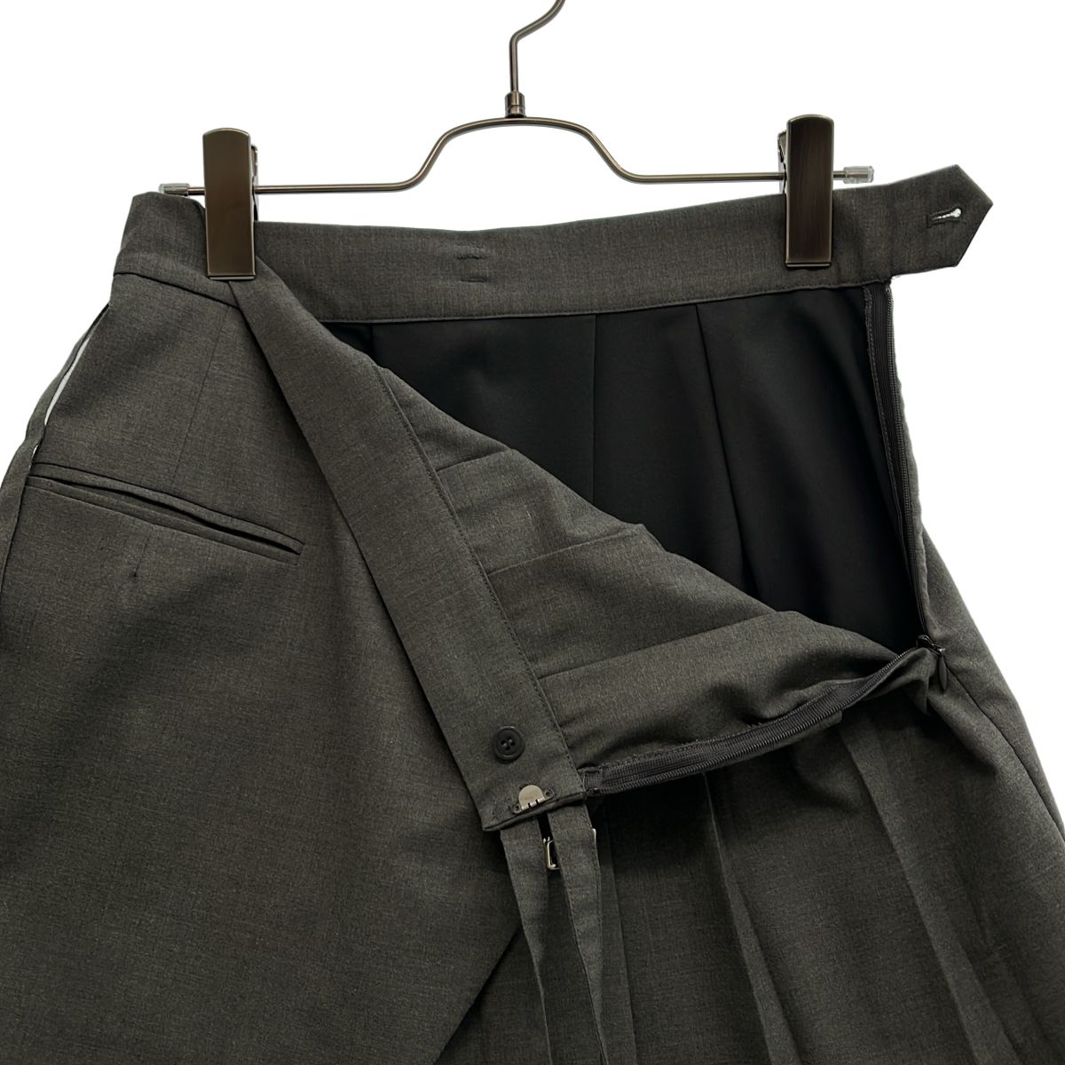 tanakadaisuke / タナカダイスケ | TWO BELTED PLEATS MINI SKIRT