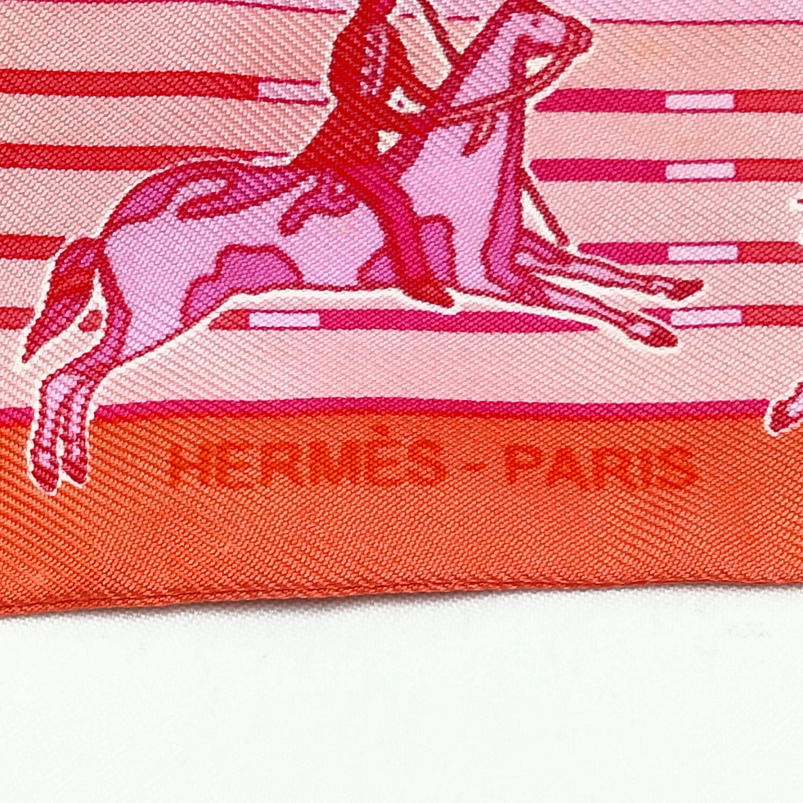 ゆ*」様 HERMES シルクスカーフ レッド ✨️HERMES✨️エルメス ツイリー レッド シルク スカーフ - メルカリ