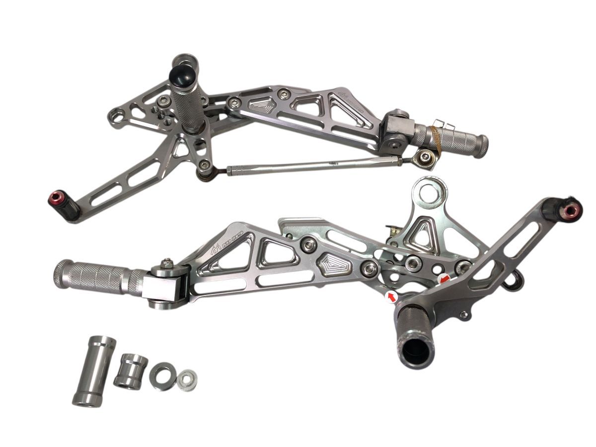 GROM　グロム　JC61前期　低走行　社外　MAD　MOTO　バックステップ　左右　アルミ製　交換　補修　カスタムにも（中古）2937-N4226
