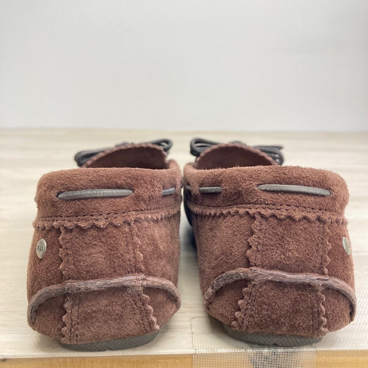 美品 UGG モカシン 23.5cm ブラウン スエード 1006035 リボン フラット