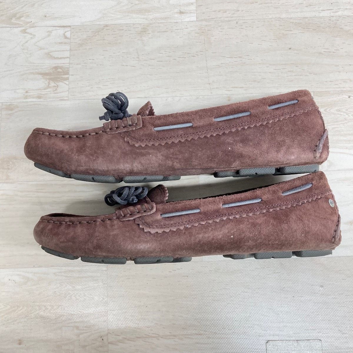 美品 UGG モカシン 23.5cm ブラウン スエード 1006035 リボン フラット