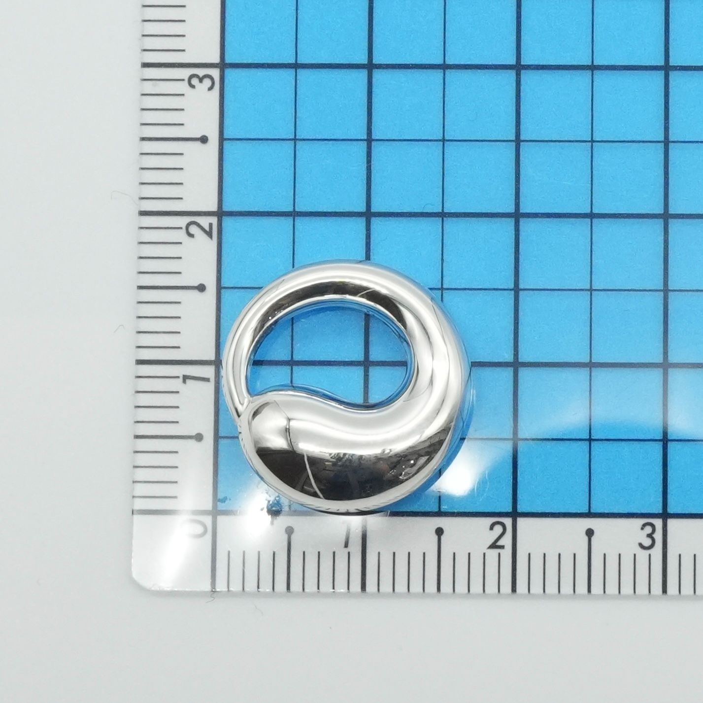 ⑦【TIFFANY&Co.】ティファニー エターナルサークル ネックレス 