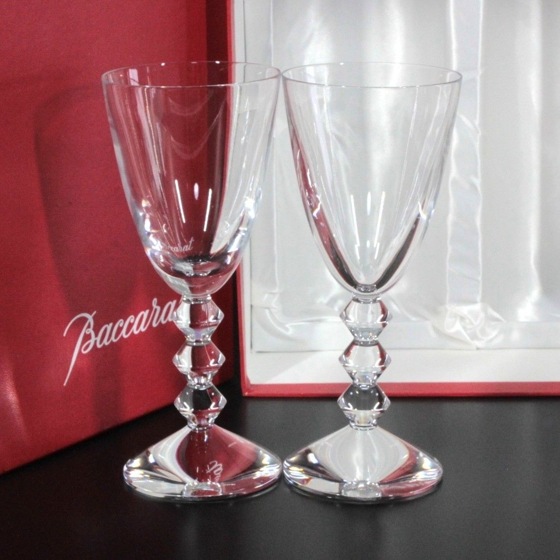 W39【新品同様】バカラ ベガ ワイングラス 2客 径:7.7cm/高さ:18.1cm Baccarat Vega クリスタル 高級グラス フランス製 箱付き