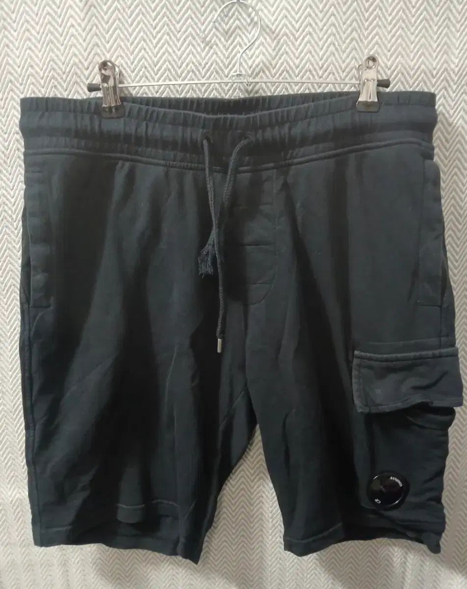 C.P. COMPANY シーピーカンパニー ハーフパンツ 黒色