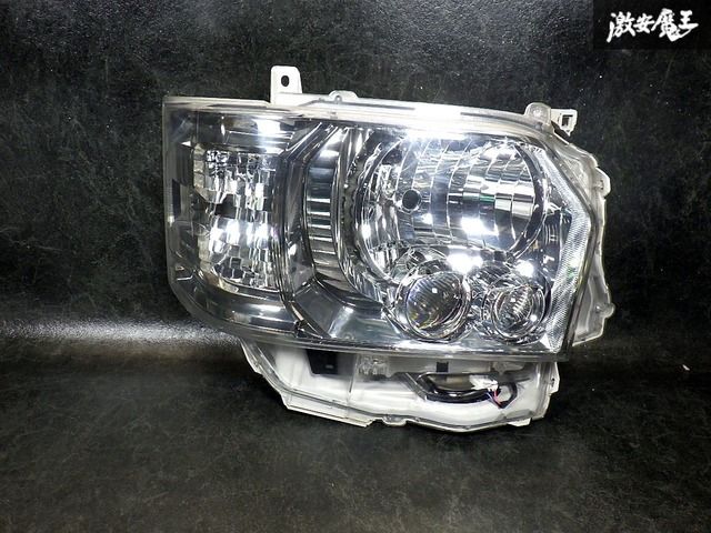 破損無し！ 即発送】トヨタ 純正 200系 ハイエース 後期 6型/7型/8型