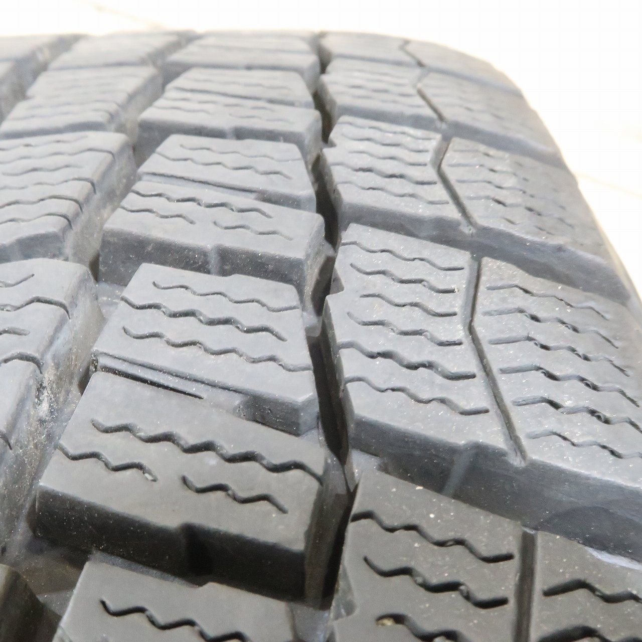 軽自動車に 4本 社外 15インチ スタッドレス DUNLOP ウィンター