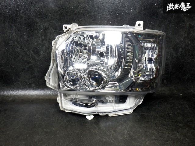 破損無し！ 即発送】トヨタ 純正 200系 ハイエース 後期 6型/7型/8型
