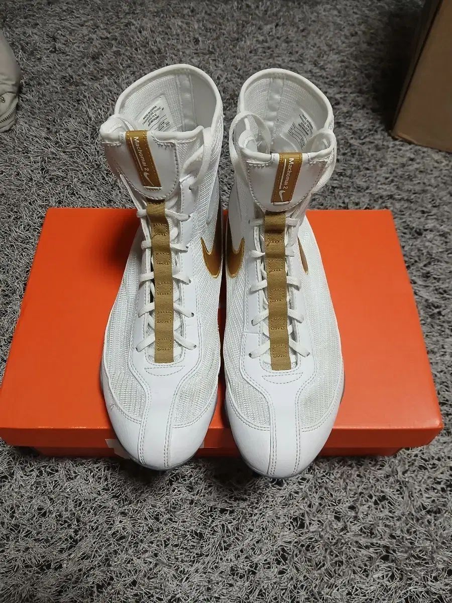 NIKE ボクシング シューズ マチョマ イ2 275(9 5) 白 GOLD