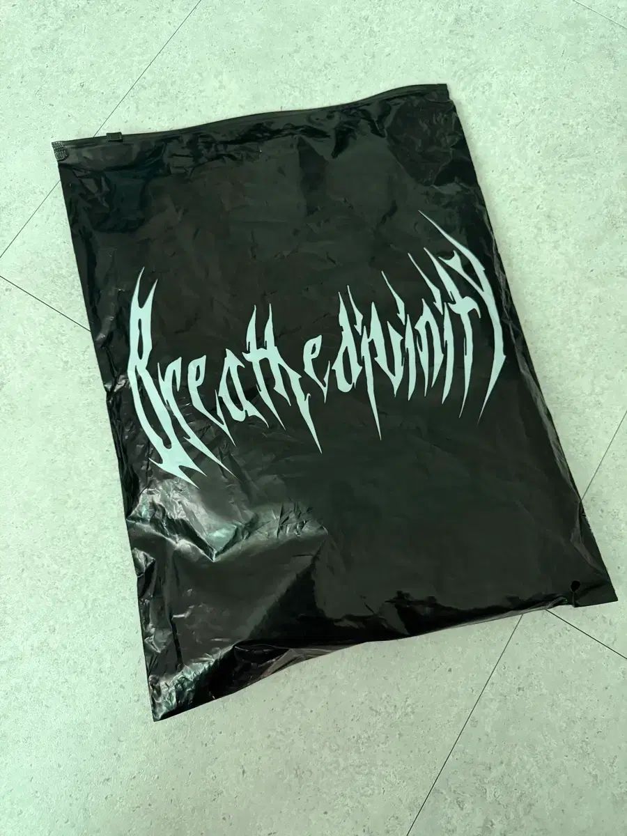 Breathdivinity green long sleeve