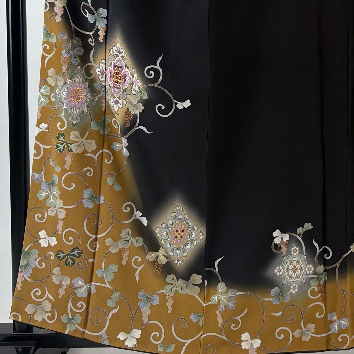 訪問着 身丈159.5cm 裄丈64cm M 袷 帝王紫 落款 華文 葡萄唐草 刺繍