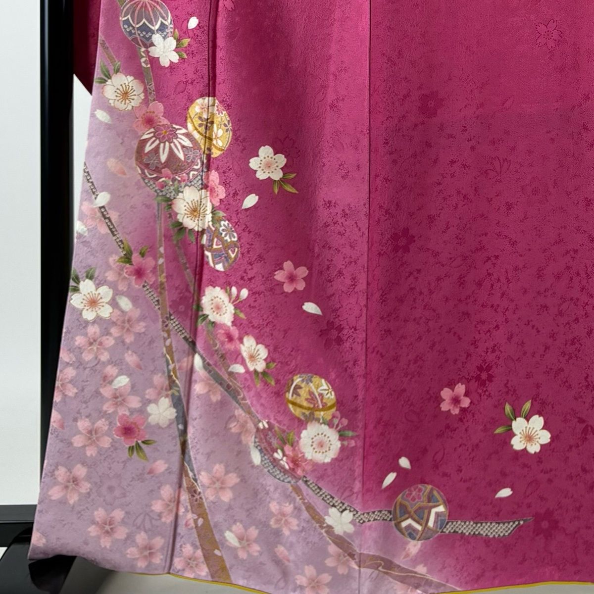 振袖 身丈164.5cm 裄丈69cm L 袷 桜 手鞠 箔 金彩 ピンク 正絹 秀品