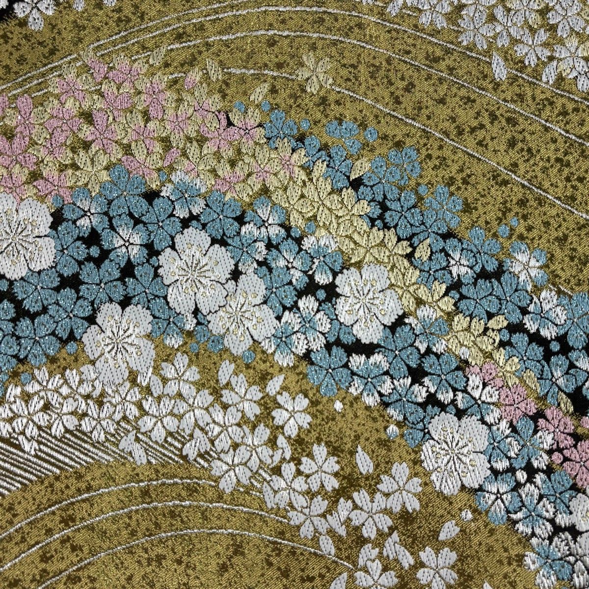 美品】 袋帯 秀品 桜 花びら 金銀糸 箔 金色 六通 正絹 【中古