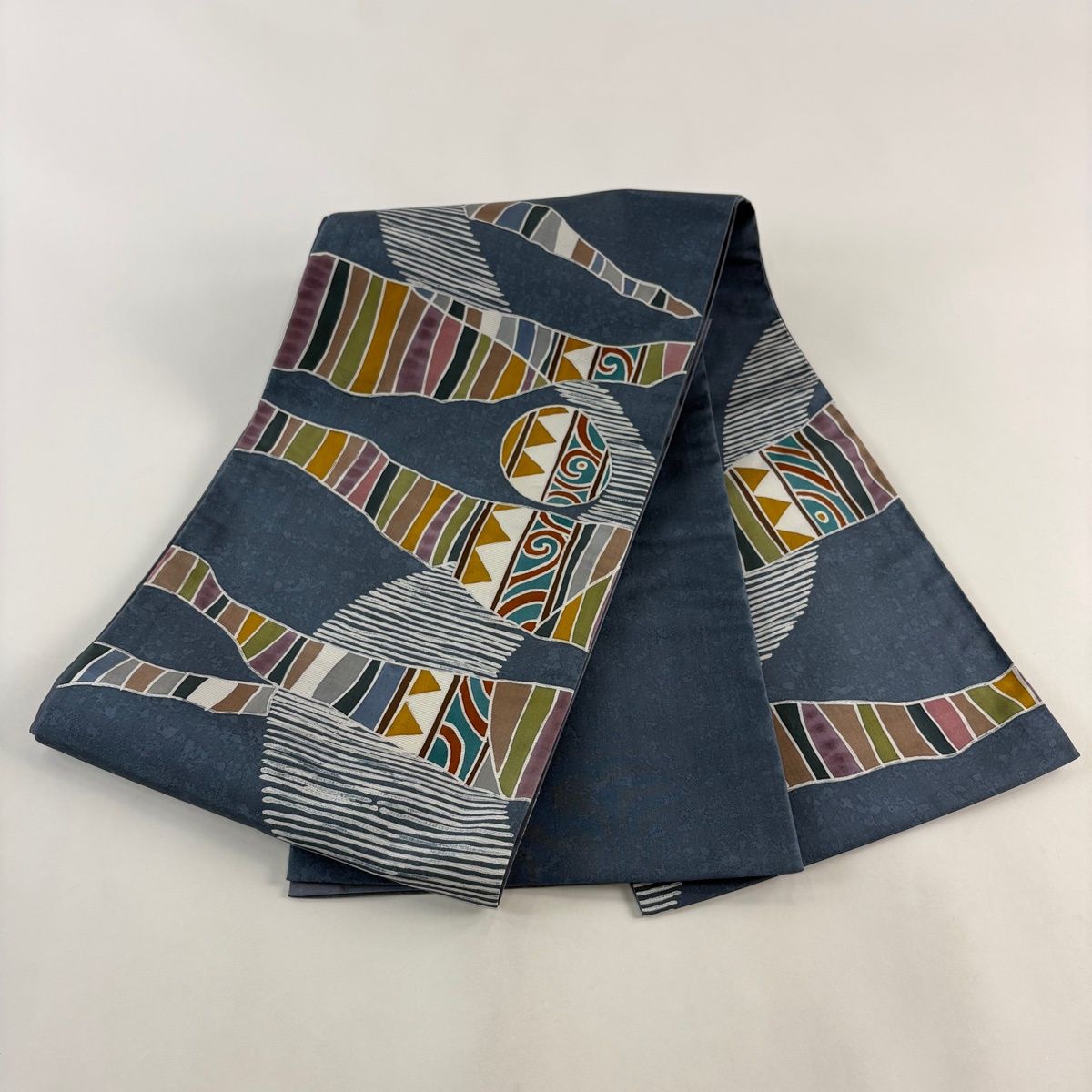 美品】 袋帯 秀品 幾何学模様 青灰色 お太鼓柄 正絹 【中古】 - メルカリ