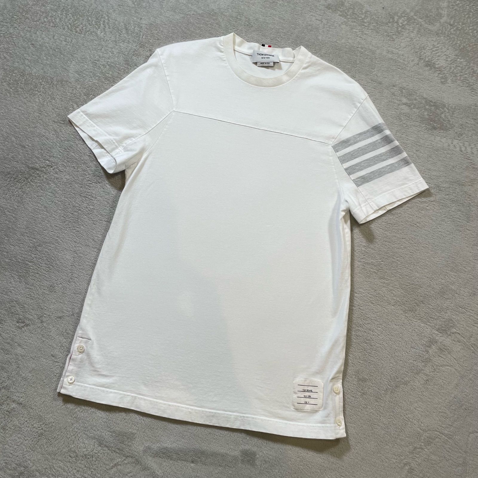 極美品　トムブラウン THOM BROWNE 4BAR Tシャツ 半袖 ホワイト グレー 4 XLサイズ相当 イタリア製 MJS152A 国内正規品 メンズ トリコロール 4本線 カットソー クルーネック 希少サイズ 大きいサイズ　18460
