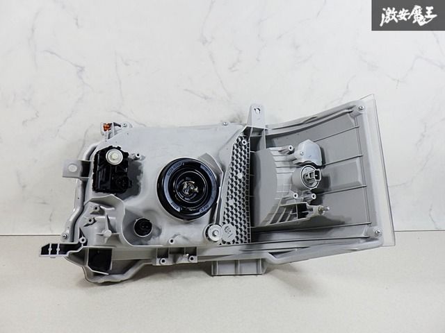 新車外し//美品】トヨタ純正 200系 ハイエース 4型/5型/6型/7型/8型