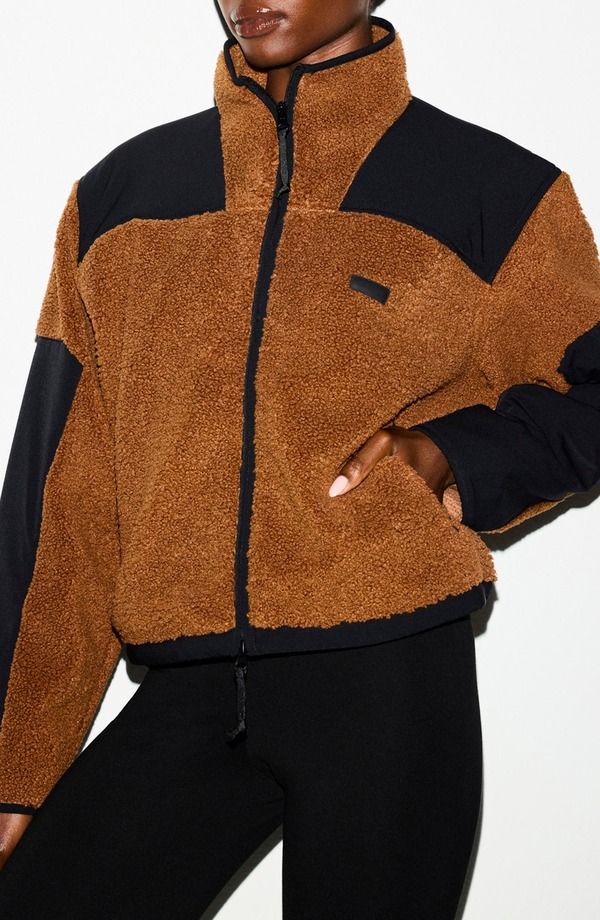 スキムズ レディース アウター ジャケット・ブルゾン SKIMS Faux Shearling Zip Jacket Chai