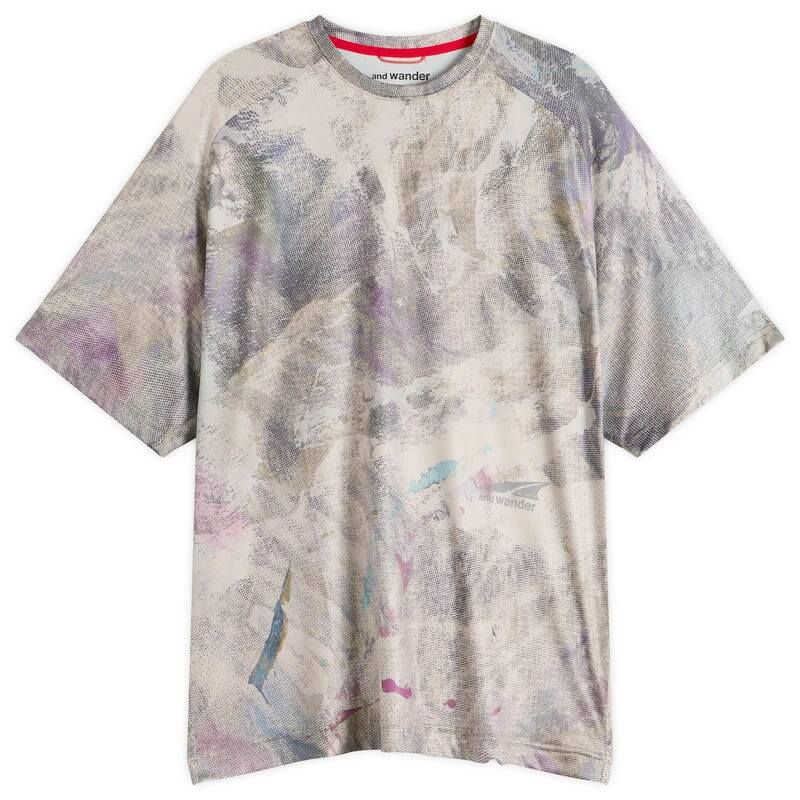 アンドワンダー メンズ トップス Tシャツ グラフィック and wander x Altra Graphic TShirt Beige ベージュ