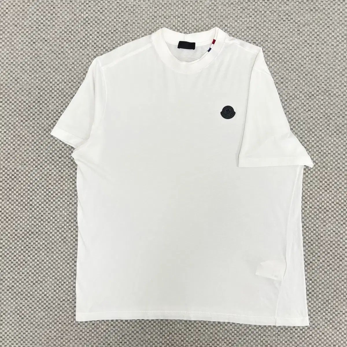 L モンクレール ブラックワッペン 半袖Tシャツ