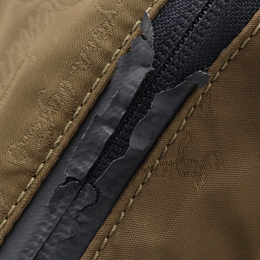 Berluti (ベルルッティ) コンプライス ナイロン スクリットボディ
