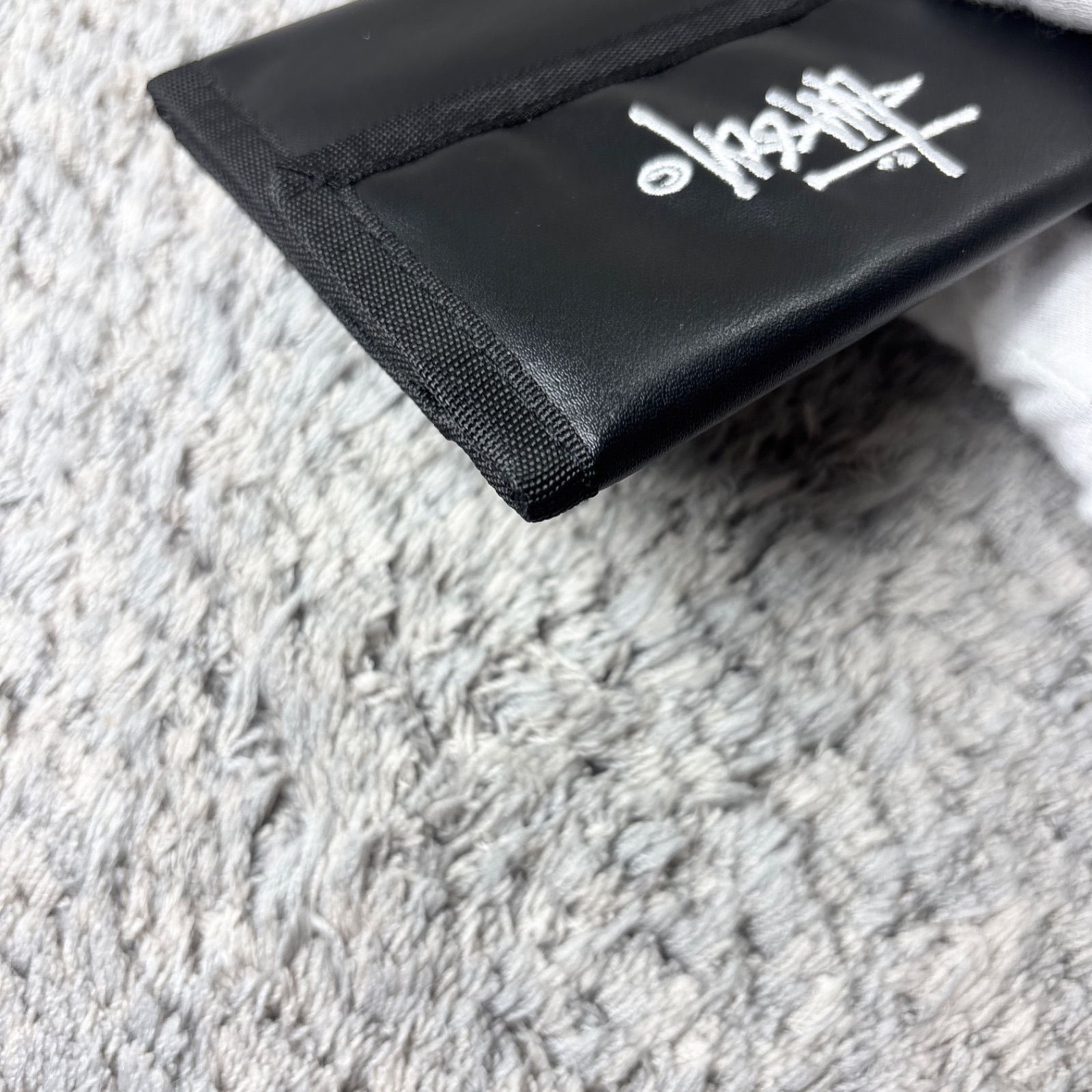 未使用】STUSSY ステューシー 三つ折り財布 ブラック ロゴ刺繍 - メルカリ