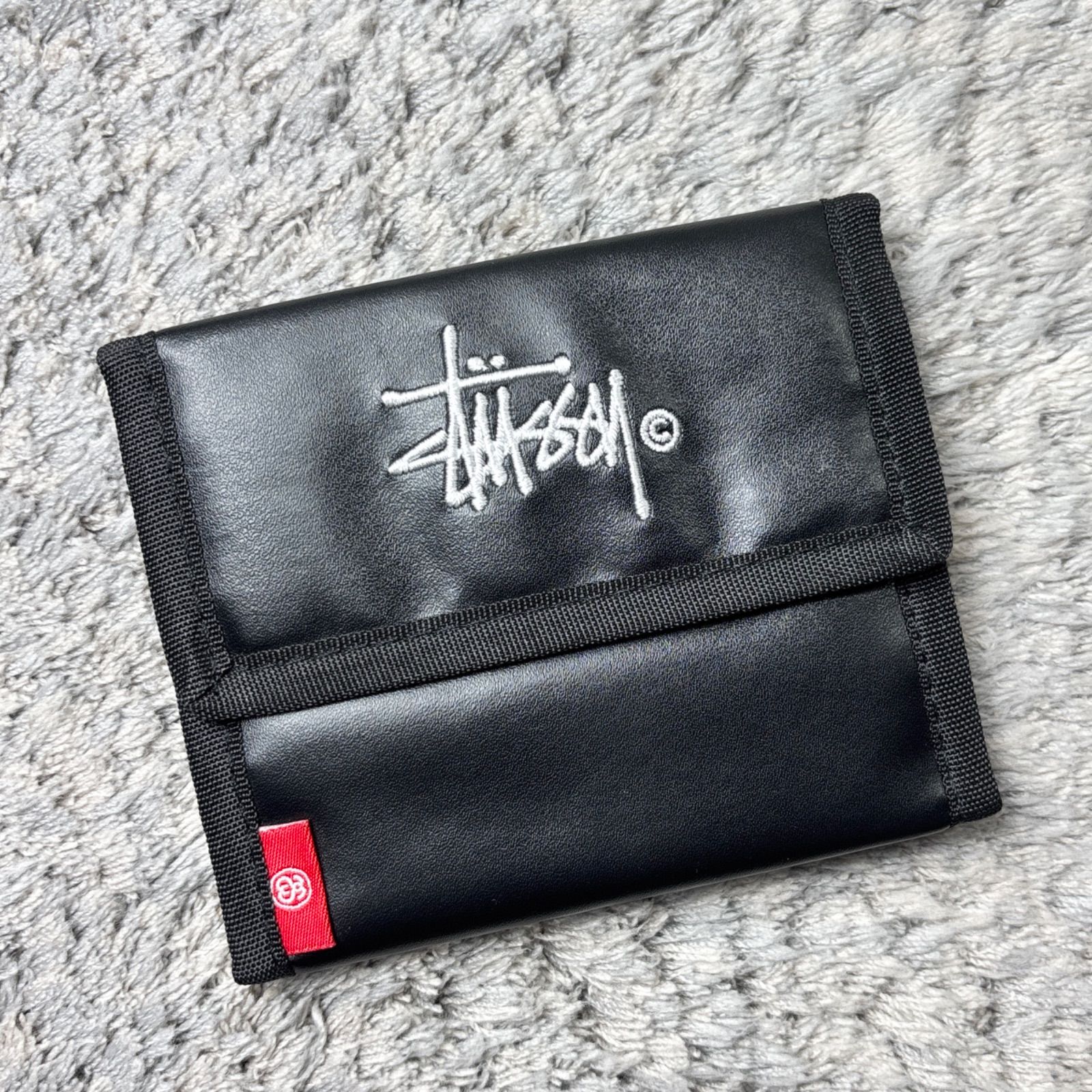 未使用】STUSSY ステューシー 三つ折り財布 ブラック ロゴ刺繍 - メルカリ