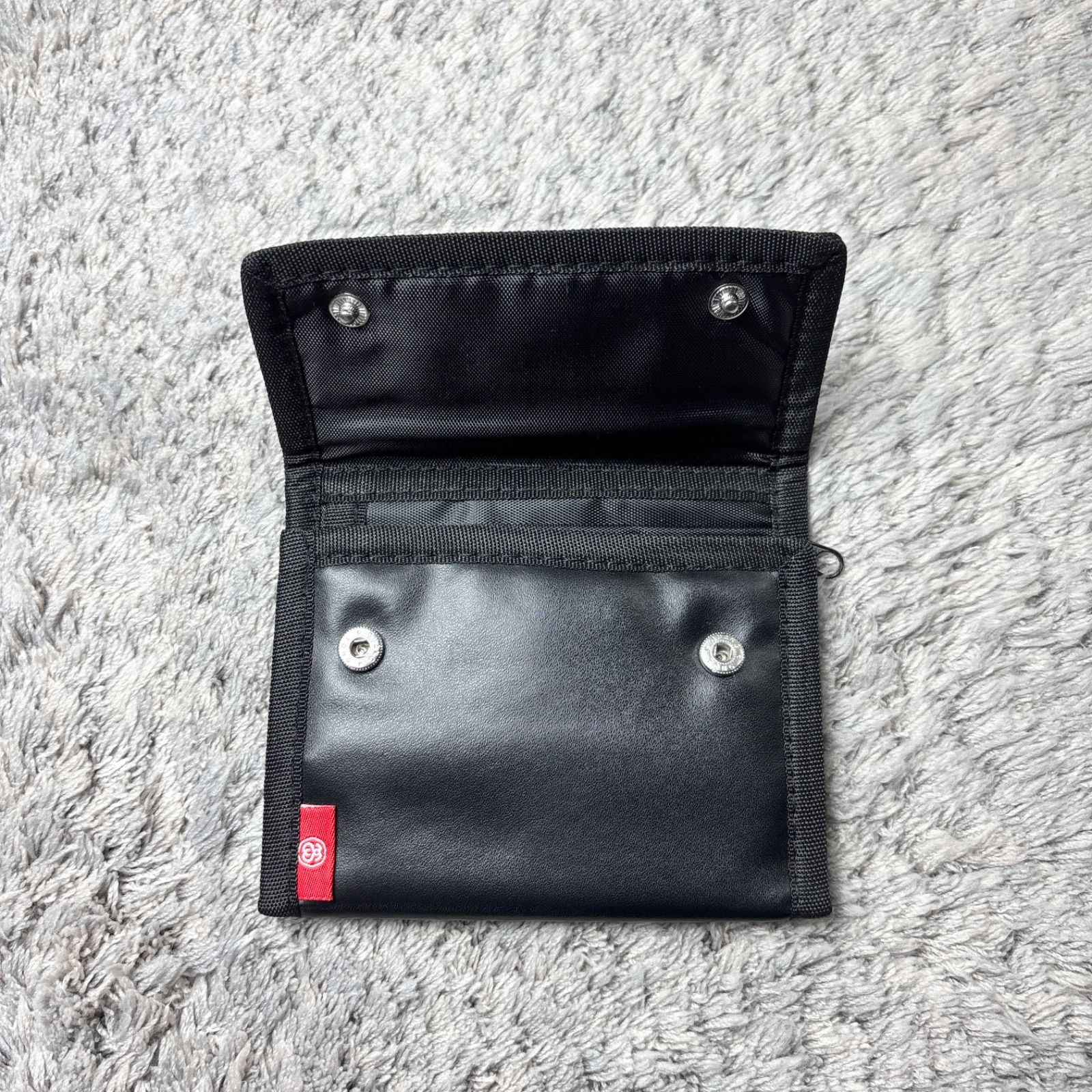 未使用】STUSSY ステューシー 三つ折り財布 ブラック ロゴ刺繍 - メルカリ