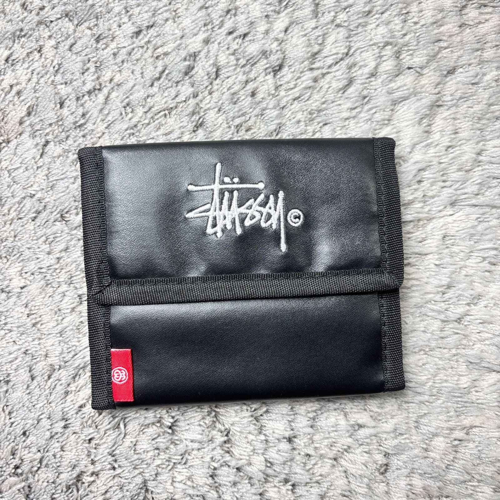 未使用】STUSSY ステューシー 三つ折り財布 ブラック ロゴ刺繍 - メルカリ
