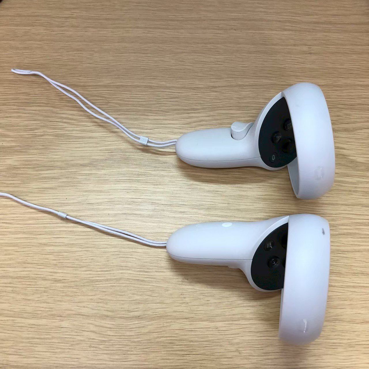 Oculus Quest 2 64GB VRヘッドセット (やや傷あり) - メルカリ