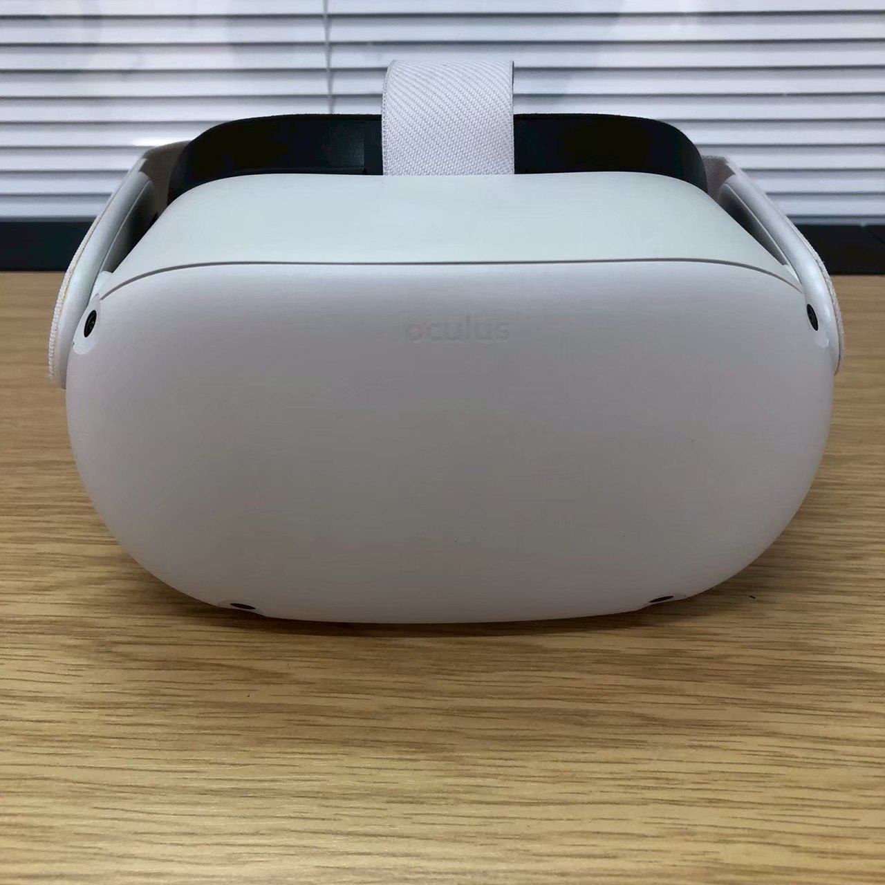 Oculus Quest 2 64GB VRヘッドセット (やや傷あり) - メルカリ