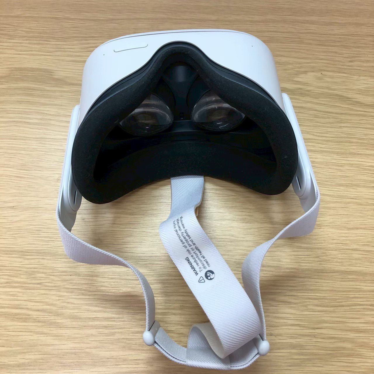 Oculus Quest 2 64GB VRヘッドセット (やや傷あり) - メルカリ