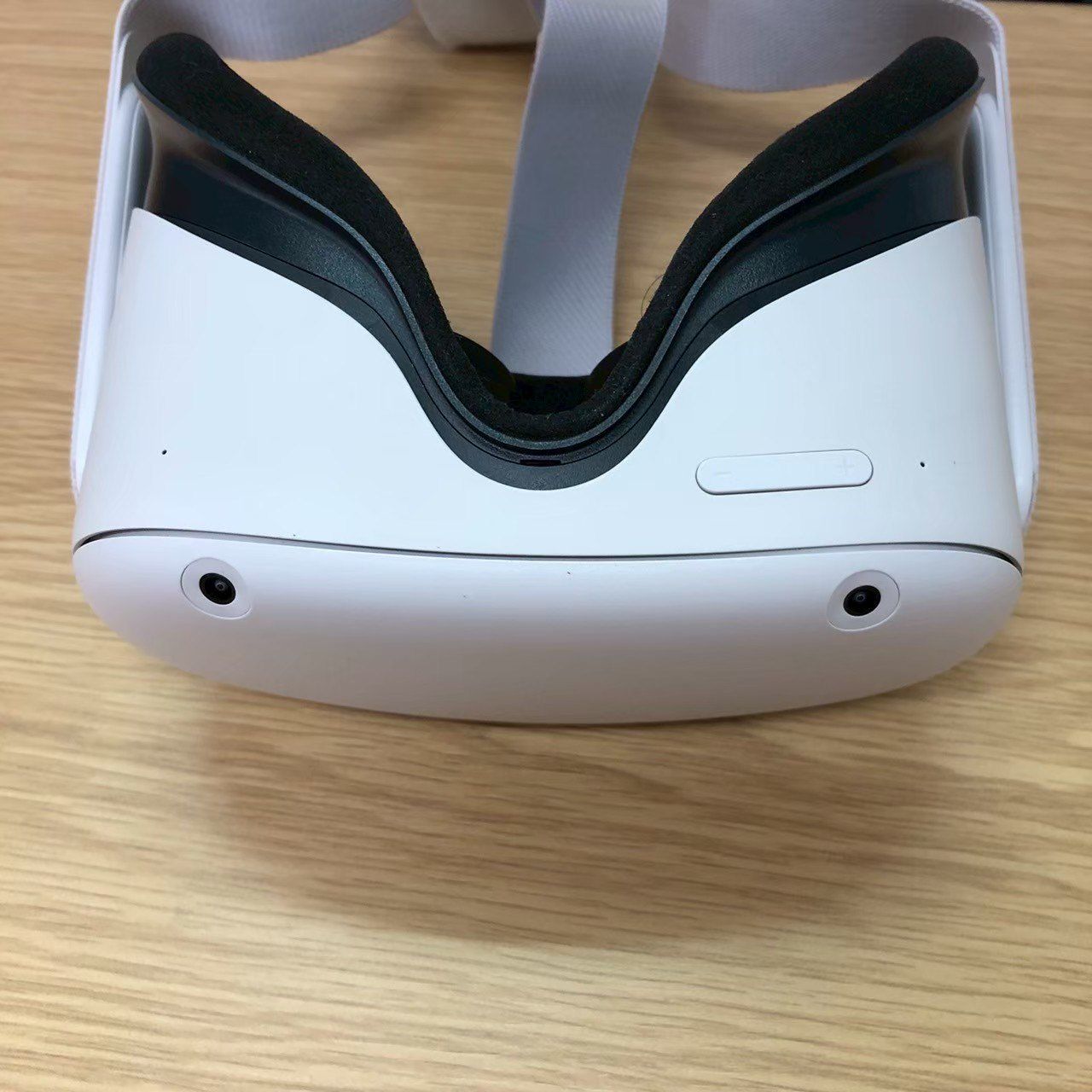 Oculus Quest 2 64GB VRヘッドセット (やや傷あり) - メルカリ