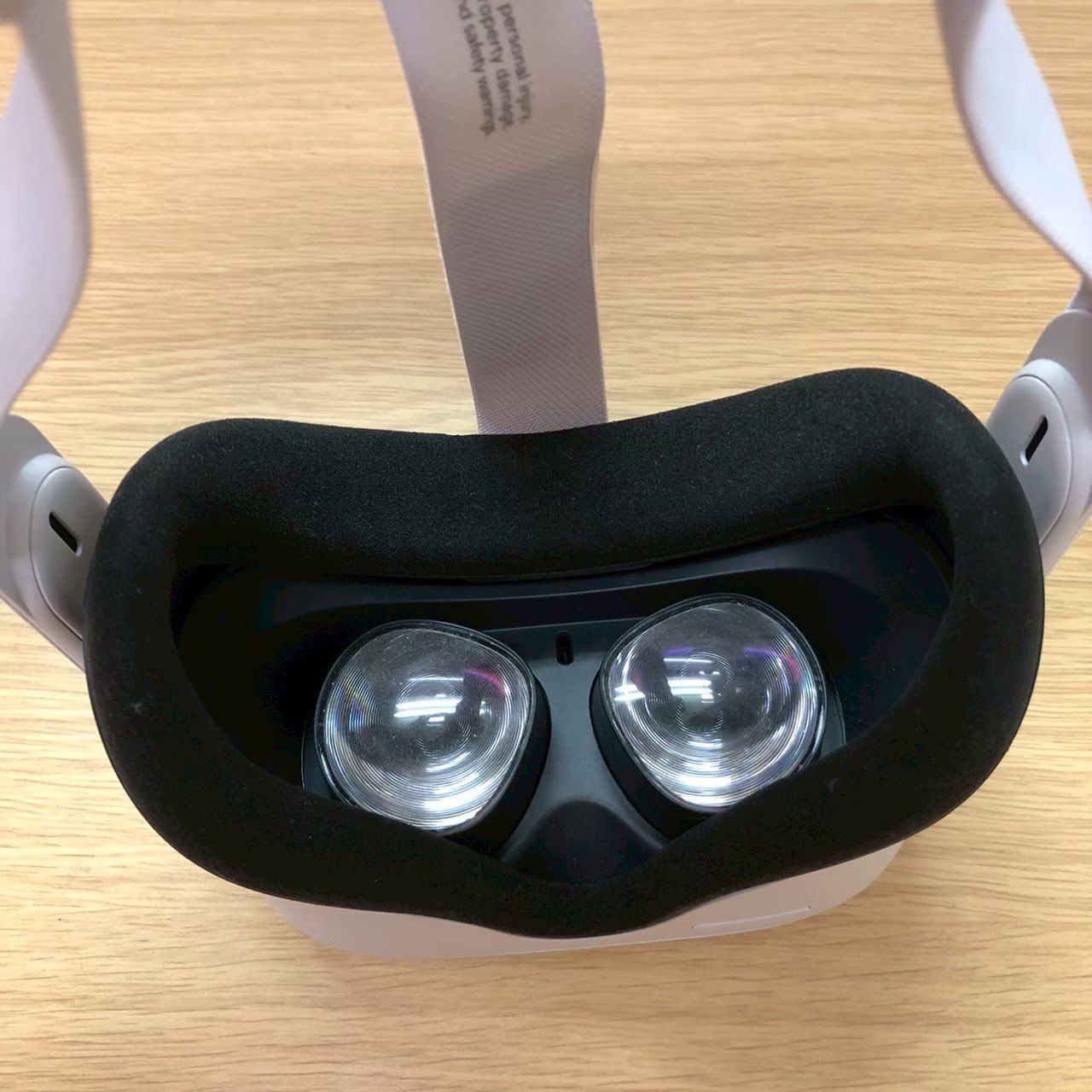 Oculus Quest 2 64GB VRヘッドセット (やや傷あり) - メルカリ