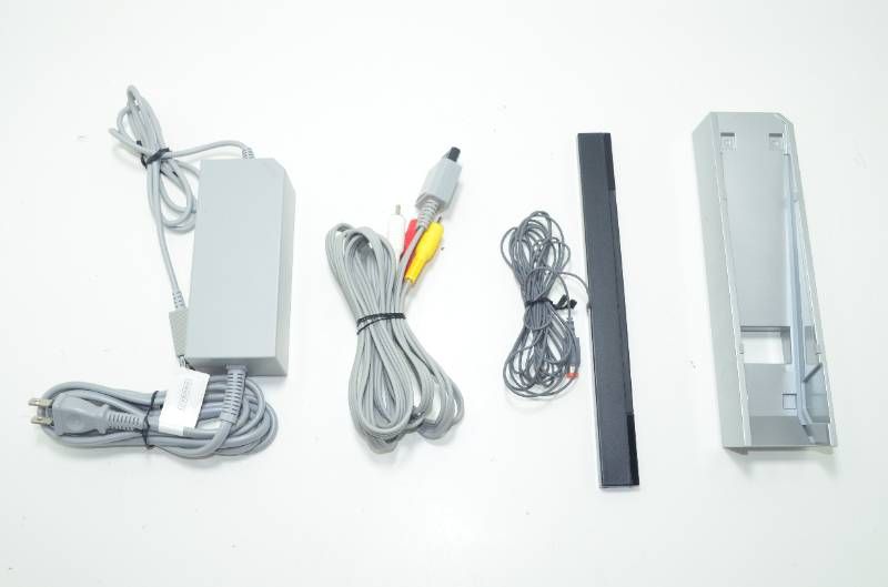 【送料無料】　任天堂 Nintendo Wii 純正 ACアダプター AVケーブル センサーバー スタンド セット