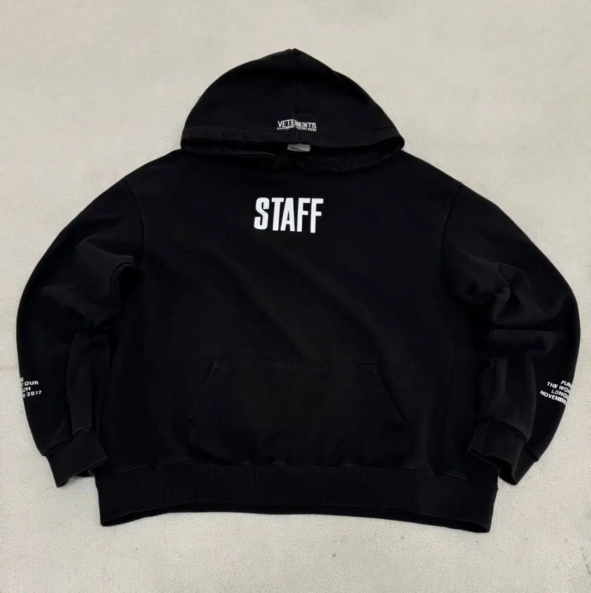 (XL) ヴェトモン STAFF オーバーサイズ フーディー Tシャツ ブラック