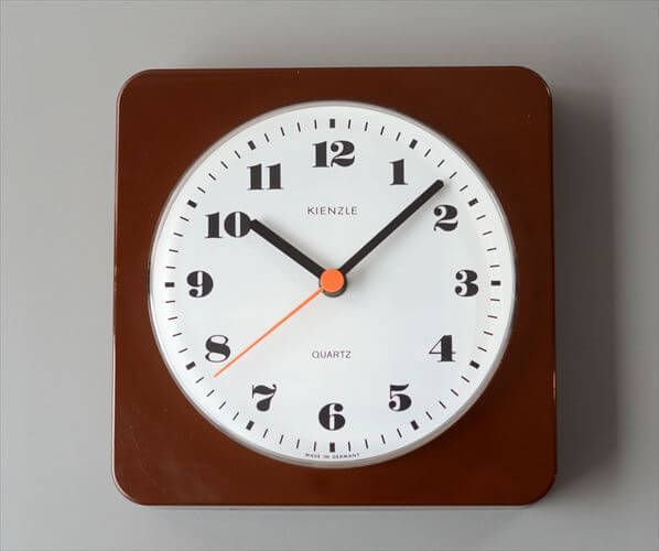 【送料無料】ドイツ製 KIENZLE 壁時計 キンツレー プラスチック筐体 ミッドセンチュリー クロック 壁掛け時計 ヴィンテージ_260702